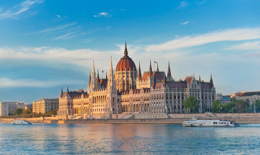 Blick auf das Parlamentsgebäude in Budapest