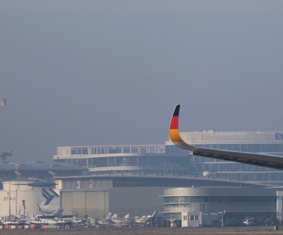 Distinkte Flügelspitze: Die 10+03 in Stuttgart.
