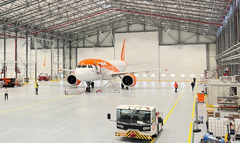 Airbus A320 Neo von Easyjet im Wartungshangar in Berlin: 100 Angestellte warten die Maschinen.