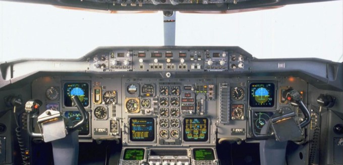 Im Detail das bisherige Cockpit: Das ursprüngliche Design aus den 1970ern ist unverkennbar.