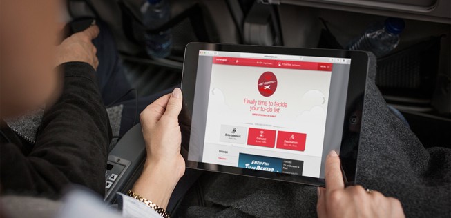 Tablet an Bord: Bei wenigen Airlines ist das Surfen kostenfrei.