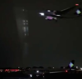 Die beiden Flugzeuge: Nicht sehr weit voneinander entfernt.