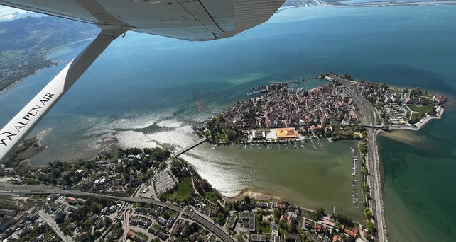 Rundflug zur Aero Friredrichshafen: Blick auf die Insel Mainau