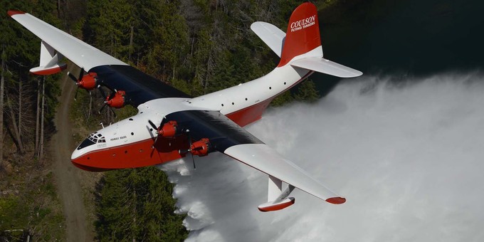 Die Hawaii Mars II im Einsatz zur Brandbekämpfung bei Coulson Aviation.