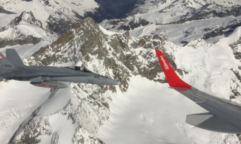 Eine Embraer, das Matterhorn und eine F/A-18