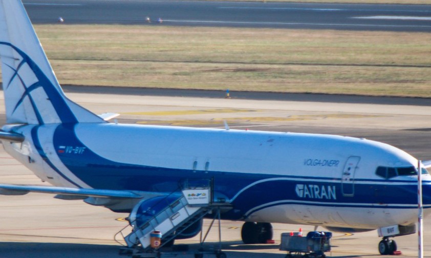 Die in Köln gestrandete Boeing 737 F von Atran: Kann Deutschland nicht mehr verlassen.