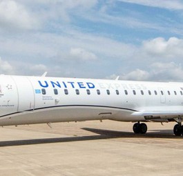 CRJ 550 von United Airlines: Die Sondervariante basiert auf der CRJ 700, hat aber weniger Sitzplätze, um Gewerkschaftsklauseln auszutricksen.