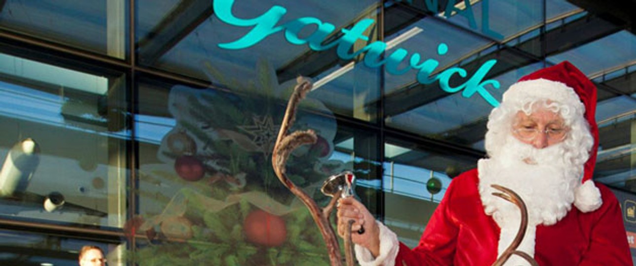 Weihnachtsmann in Gatwick: Zum Konkurrenten Heathrow ist man in Gatwick weniger nett.