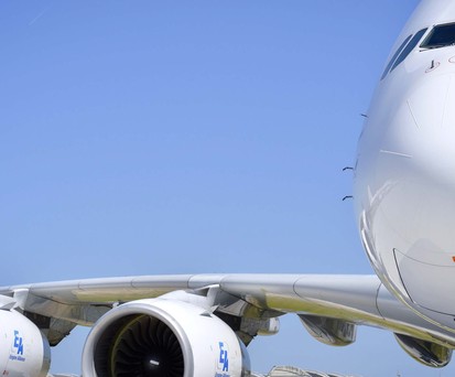 Airbus A380: Lufthansa Technik setzt eine provisorische Frachterumrüstung um.