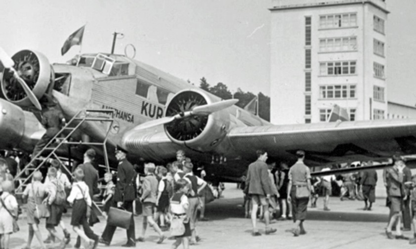 Die Landung einer Junkers Ju 52 markierte am 8. Juli 1936 den offiziellen Betriebsbeginn des Flug- und Luftschiffhafens Rhein-Main.
