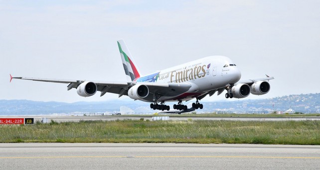 Airbus A380 von Emirates in Nizza: Bei der Landung gab es ein Problem.