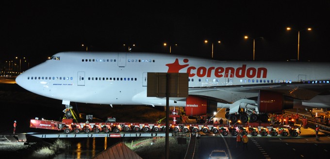 Nach weniger als einer halben Stunde erreichte die Boeing 747 den Acker auf der anderen Seite der Autobahn.