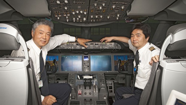 ANA-Piloten im Dreamliner-Cockpit: Das Training dauert länger als gedacht.
