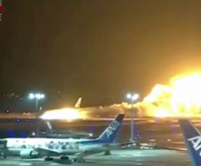 Airbus A350 von Japan Airlines stößt auf Piste mit Dash 8 zusammen
