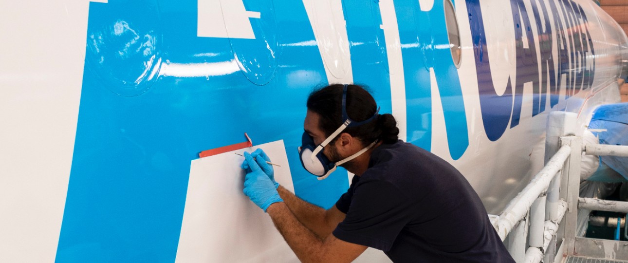 Arbeiter im Airbus-Werk: Air Caraibes hat sich A350-1000 beschafft.