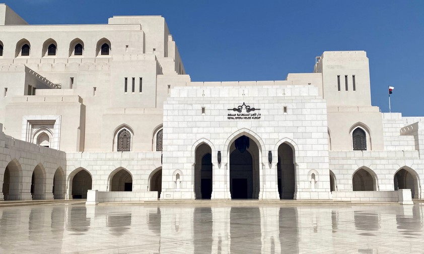 Das Royal Opera House in Omans Hauptstadt Muscat von außen ...