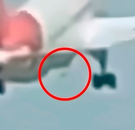 Die ausgefahrenen Staudruckturbine bei der Boeing 787 von Air India: Deutet auf Stromausfall hin.