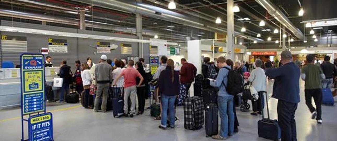 Platz 74: Frankfurt-Hahn (HHN). 125 km vom Stadtzentrum entfernt, mit Flibco (Bus) in 85 Minuten zu erreichen für 14 Euro.