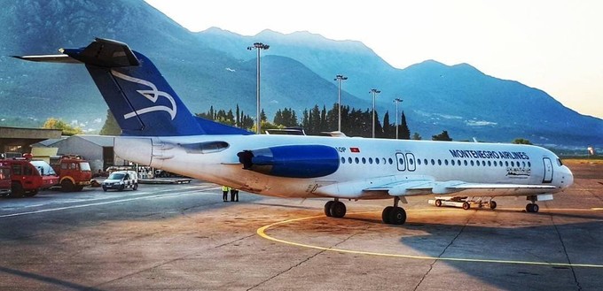 Das erste Grounding fand noch Ende 2020 statt. Am 26. Dezember musste Montenegro Airlines den Betrieb einstellen, inzwischen ist mit Air Montenegro eine Nachfolgeairline unterwegs.