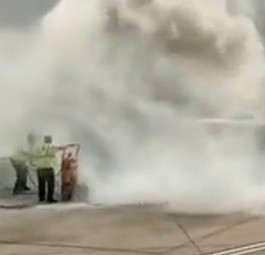Schlepper vor Lufthansa-Boeing-747 fängt Feuer