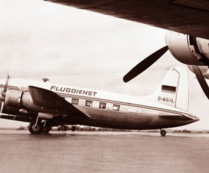 Es begann Ende 1955 als Gemeinschaftsunternehmen. Norddeutscher Lloyd, Hamburg-Amerika-Linie, Deutsche Lufthansa und Deutsche Bundesbahn gründeten den Deutschen Flugdienst. Die ersten drei Maschinen des Ferienfliegers waren Vickers 610 Viking 1B.