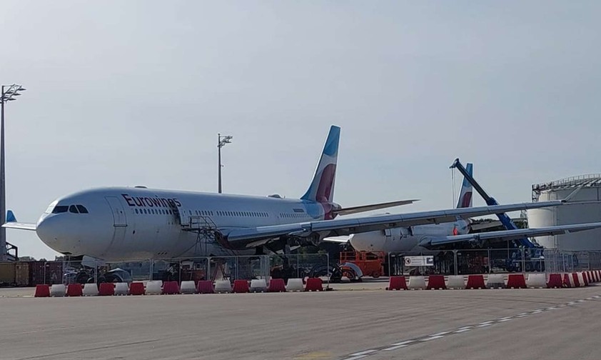 Zwei Abwrack-A330 am Flughafen München: Die Flugzeuge werden vor Ort zerlegt.