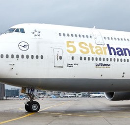 Spezialbemalung von Lufthansa: Die Airline feiert den fünften Stern.