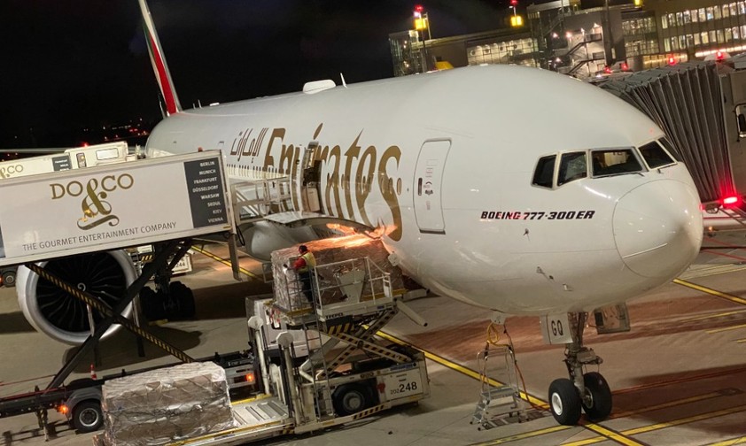 Boeing 777-300ER von Emirates Mitte November 2021 in Düsseldorf: Wir reisten mit dem Jet ...