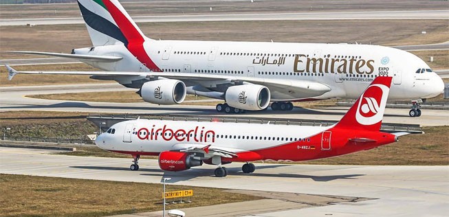 Airbus A380 von Emirates und Airbus A320 von Air Berlin: Größe zählt nicht, sagt sich die deutsche Fluglinie.