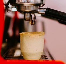Becher von Twiice: Wohl bekomms.