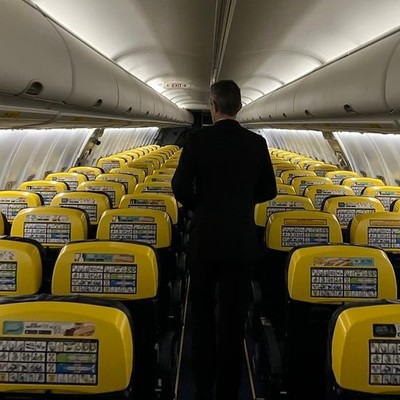 Pilot in einem leeren Ryanair-Flugzeug: Die Sicherheitshinweise sorgen für Diskussionen.