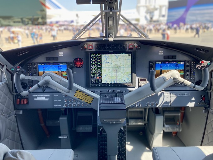 ... Avionik von Garmin verbaut, nicht mehr von Honeywell.