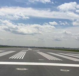 Markierungen am Pearson Airport: Eigentlich eindeutig.