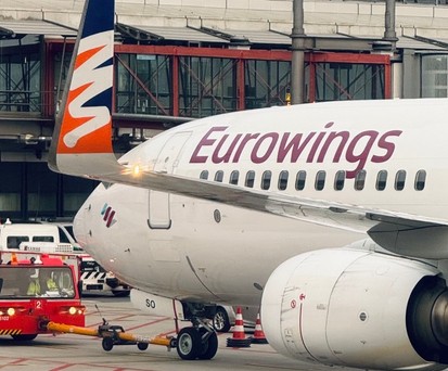 Eine Boeing 737-800 in Eurowings-Schriftzug und Smartwings-Winglet: Eurowings hat die Flugzeuge für drei Jahre geleast.
