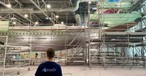 ... hier vor dem Jet selber. Das Heck des Airbus A320, auf dem noch die Eurowings-Farben zu sehen sind.