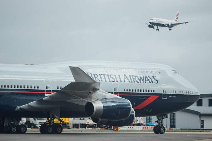 Der dritte Streich: Als dritten Jet lackierte British Airways wiederum eine Boeing 747 um. Sie trägt das klassische Landor-Design.