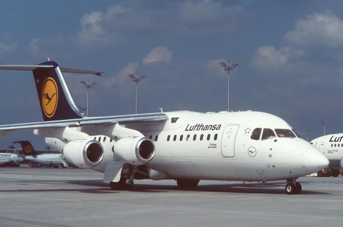 1993 wird Lufthansa alleinige Aktionärin. Die Flotte wird auf Jets umgestellt - zuerst mit Avro RJ85.1998 zieht Lufthansa Cityline nach Köln, 2013 nach München.