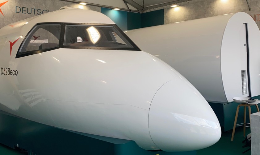 Vorführmodell der D328 Eco bei der Paris Air Show: Erstmals zeigt Hersteller Deutsche Aircraft ...