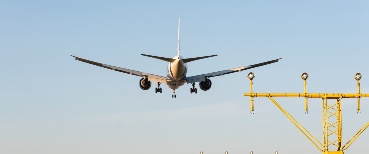 Landendes Flugzeug in Schiphol: Bald nur noch zu bestimmten Zeiten.