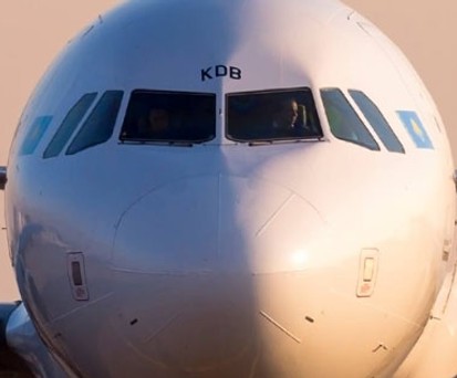 Flugzeug von Air Astana: Bald ohne Kerosin?