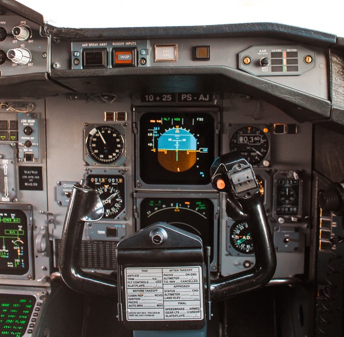 Cockpit eines Luftwaffen-A310: Der letzte Airbus, der noch mit Steuerhorn ausgeliefert wurde, ehe der Flugzeugbauer fortan auf Sidesticks setzte.