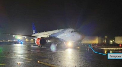 Airbus A320 Neo von SAS: Das Flugzeug nach dem es kurz vor dem Flughafenzaun zum Stehen gekommen site:airliners.de. 