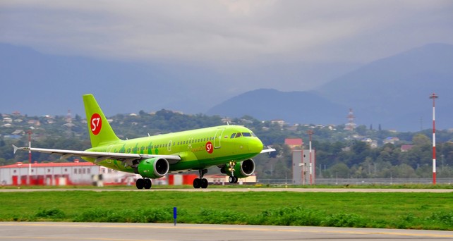 Airbus A320 von S7 Airlines:landen dürfen nur noch Kapitäne.