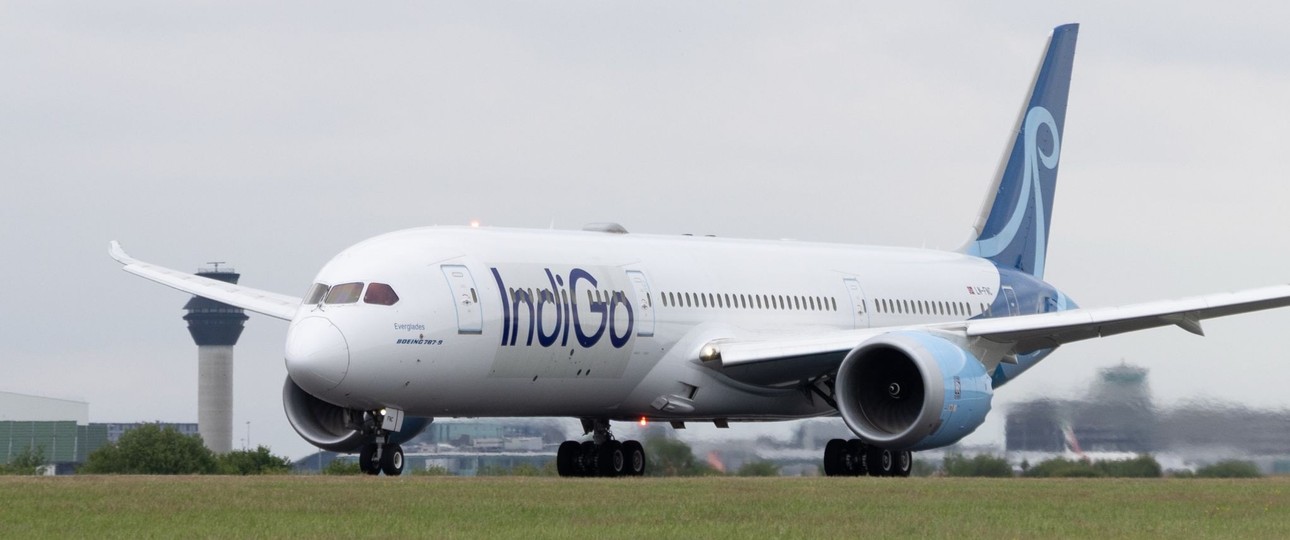 Heck von Norse, Schriftzug von Indigo: Die Boeing 787 fliegt nun von Indien nach Europa.