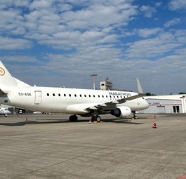 Eine Dornier 328 von Private Wings sowie eine E175 von Marathon Airlines: Beide Flugzeuge sind in diesem Sommer für Lübeck Air unterwegs.