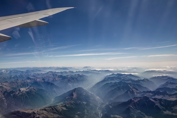 Die E190-E2 können 5278 Kilometer weit fliegen.