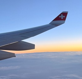 Blick aus einem Airbus A330 von Swiss. Es fehlen Pilotinnen und Piloten.