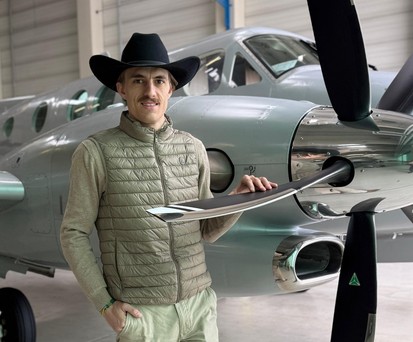alex toril cowboy air 01