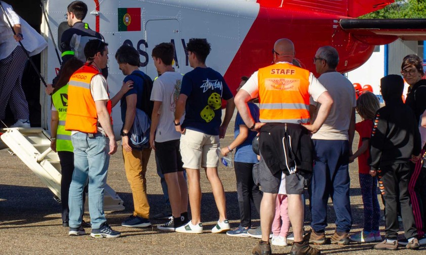 Reisende steigen in einen Flug von Sevenair: Die Regionalairline hat ihre Linienflüge in Portugal eingestellt.