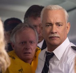 Tom Hanks als Chesley Sullenberger.